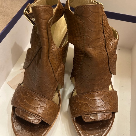 Sz 7 Stuart Weitzman Safety Toffee King Cobra - Picture 1 of 6
